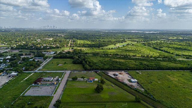 5706 S Acres Drive, Houston, TX 77048