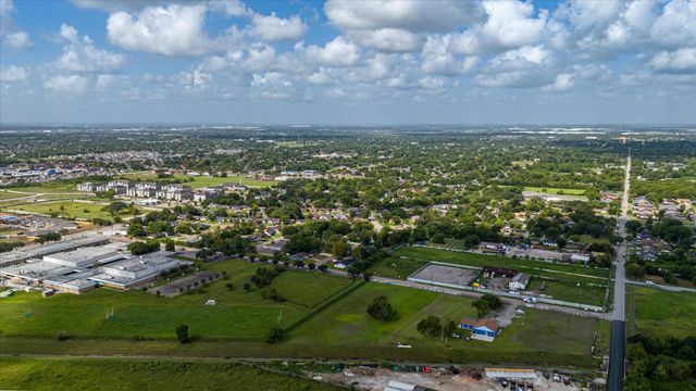 5706 S Acres Drive, Houston, TX 77048