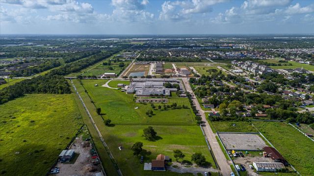 5706 S Acres Drive, Houston, TX 77048