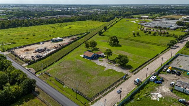 5706 S Acres Drive, Houston, TX 77048