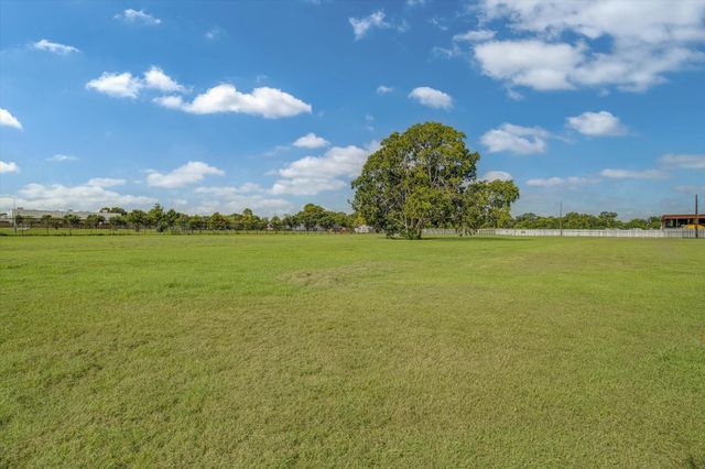 5706 S Acres Drive, Houston, TX 77048