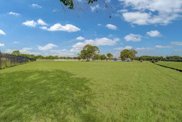 5706 S Acres Drive, Houston, TX 77048