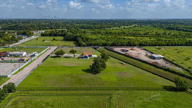 5706 S Acres Drive, Houston, TX 77048