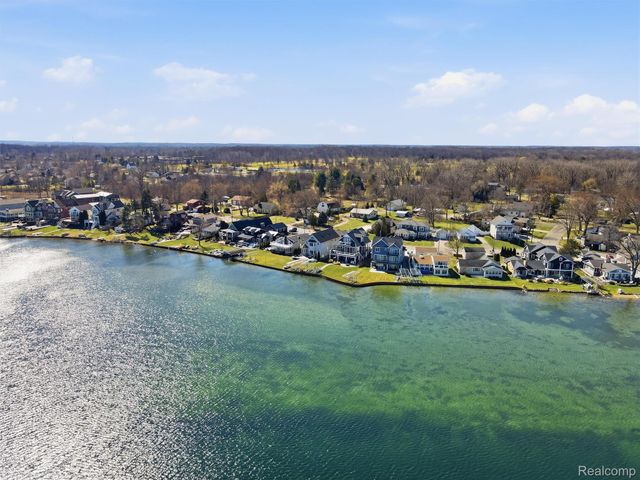 12183 Margaret Drive, Fenton Charter Township, MI 48430