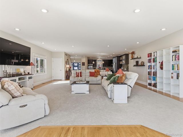 12183 Margaret Drive, Fenton Charter Township, MI 48430