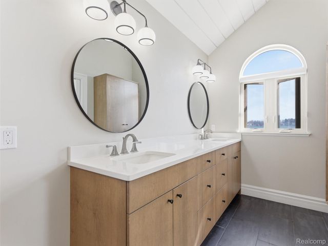 12183 Margaret Drive, Fenton Charter Township, MI 48430