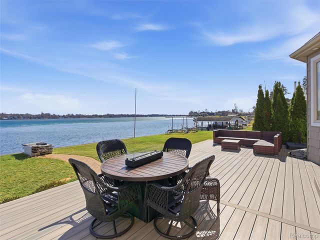 12183 Margaret Drive, Fenton Charter Township, MI 48430