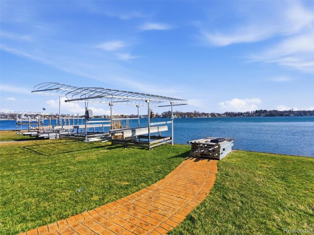 12183 Margaret Drive, Fenton Charter Township, MI 48430