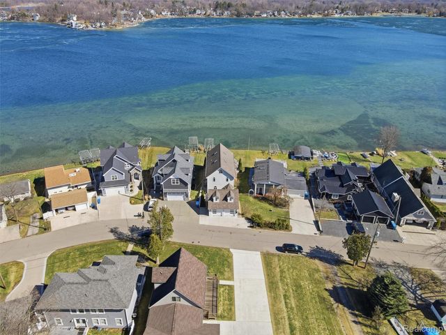 12183 Margaret Drive, Fenton Charter Township, MI 48430