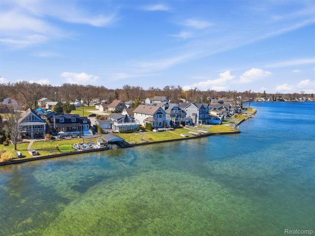 12183 Margaret Drive, Fenton Charter Township, MI 48430