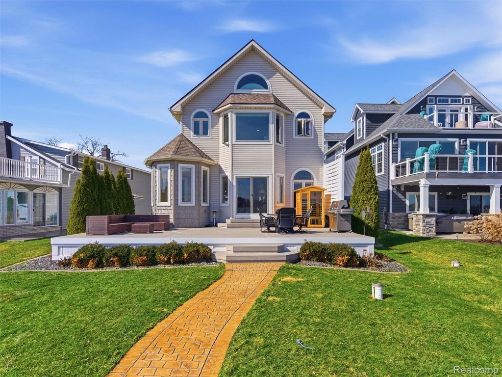 12183 Margaret Drive, Fenton Charter Township, MI 48430