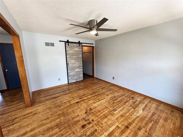 1152 Pacific Circle, Lee's Summit, MO 64081