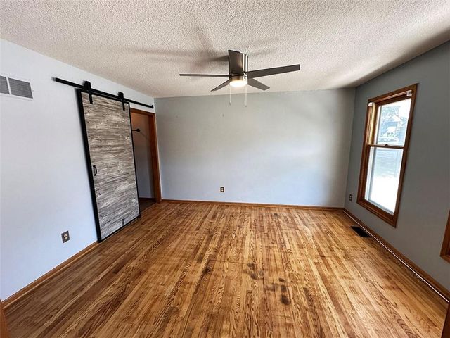 1152 Pacific Circle, Lee's Summit, MO 64081