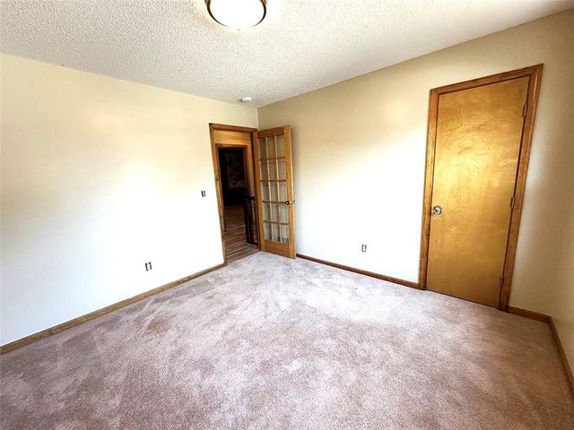 1152 Pacific Circle, Lee's Summit, MO 64081