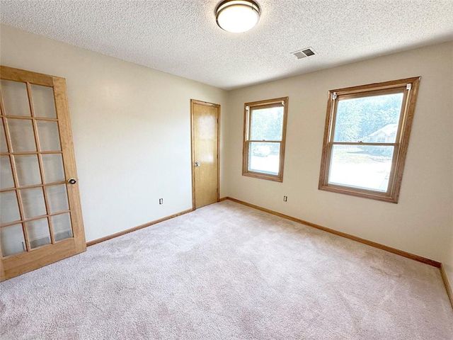 1152 Pacific Circle, Lee's Summit, MO 64081