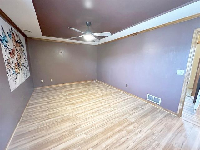 1152 Pacific Circle, Lee's Summit, MO 64081