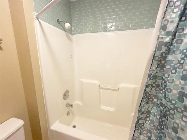 1152 Pacific Circle, Lee's Summit, MO 64081