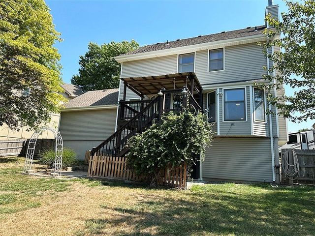 1152 Pacific Circle, Lee's Summit, MO 64081