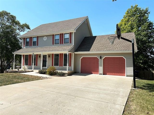 1152 Pacific Circle, Lee's Summit, MO 64081