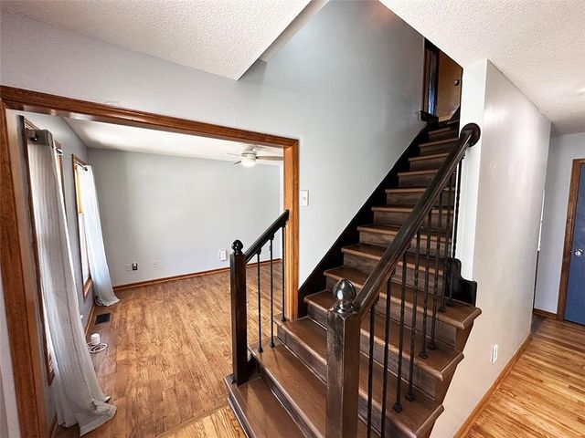 1152 Pacific Circle, Lee's Summit, MO 64081