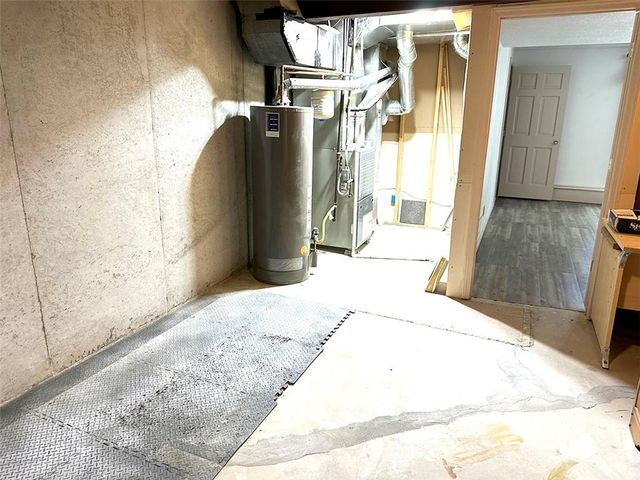 1152 Pacific Circle, Lee's Summit, MO 64081