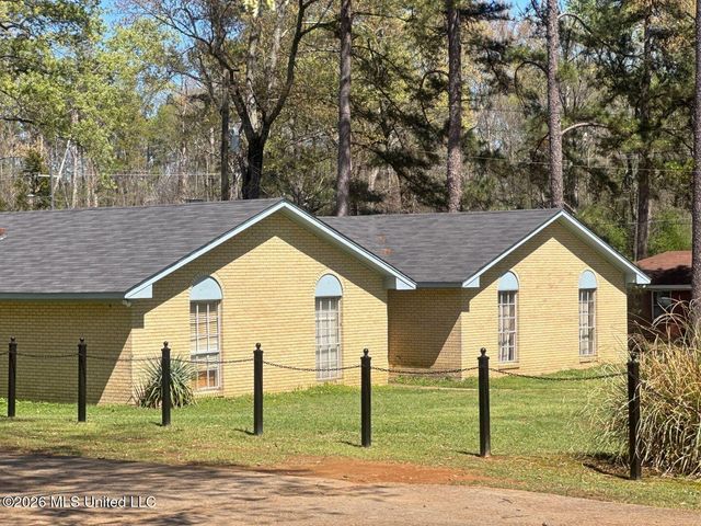 1724 Hamilton Boulevard, Jackson, MS 39213