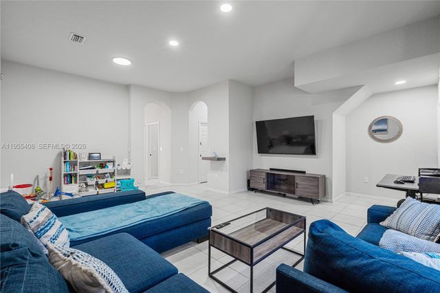 1940 SE 24th Ter, Homestead, FL 33035