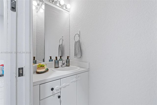 1940 SE 24th Ter, Homestead, FL 33035