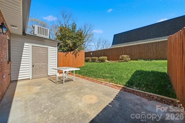 414 7th Street NE, Hickory, NC 28601