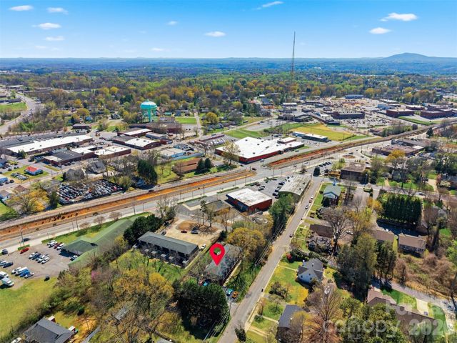 414 7th Street NE, Hickory, NC 28601