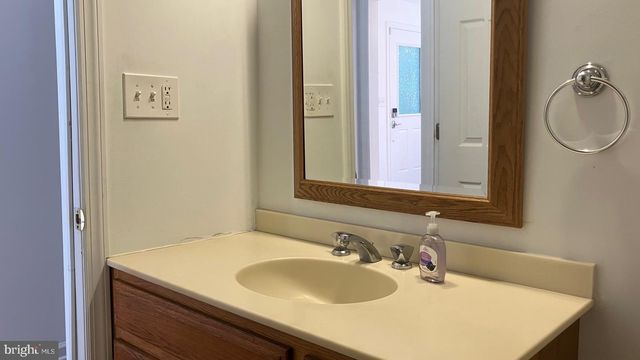 1056 RIVER RD, Trenton, NJ 08628