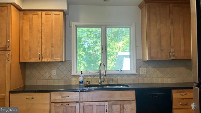 1056 RIVER RD, Trenton, NJ 08628