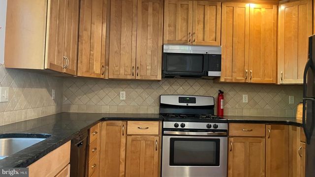 1056 RIVER RD, Trenton, NJ 08628