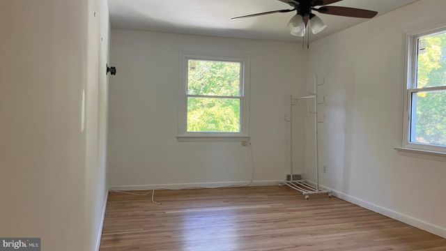 1056 RIVER RD, Trenton, NJ 08628