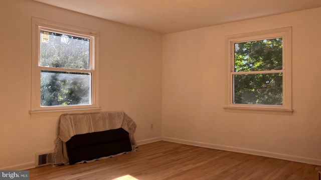 1056 RIVER RD, Trenton, NJ 08628
