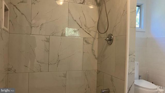 1056 RIVER RD, Trenton, NJ 08628