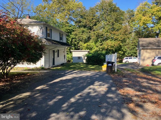 1056 RIVER RD, Trenton, NJ 08628