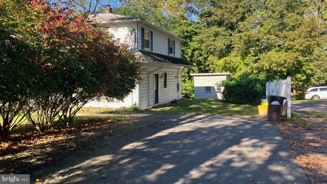 1056 RIVER RD, Trenton, NJ 08628