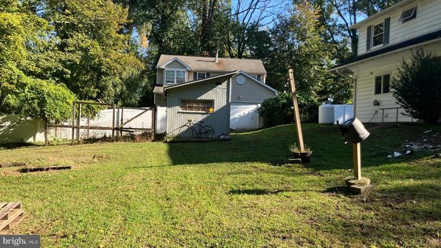 1056 RIVER RD, Trenton, NJ 08628