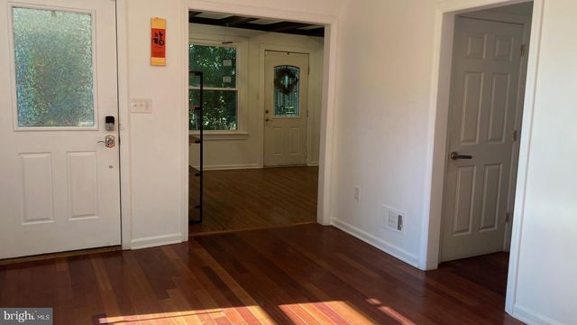 1056 RIVER RD, Trenton, NJ 08628