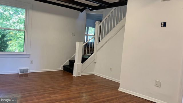 1056 RIVER RD, Trenton, NJ 08628