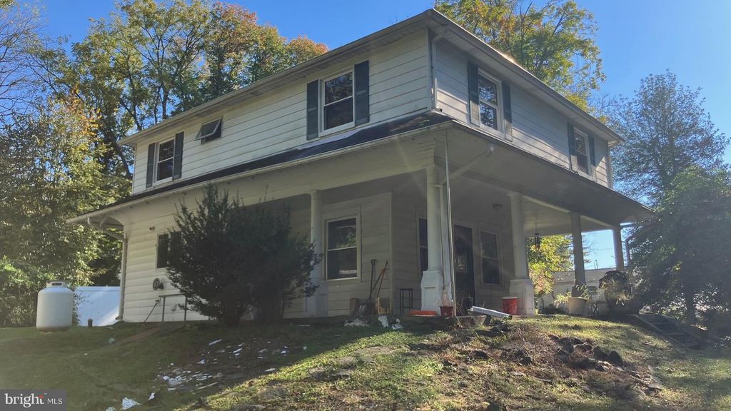 1056 RIVER RD, Trenton, NJ 08628