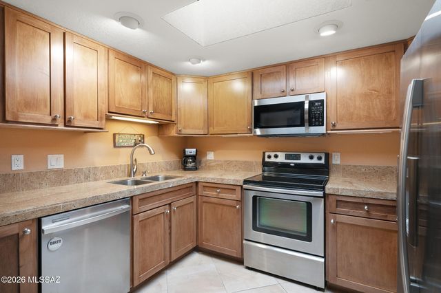 921 N Camino De Luz, Green Valley, AZ 85614