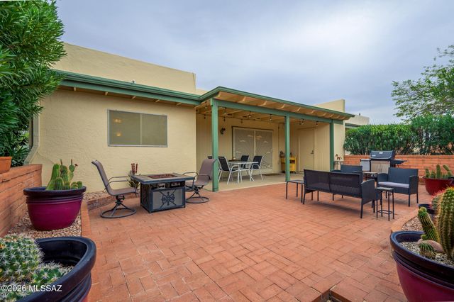 921 N Camino De Luz, Green Valley, AZ 85614