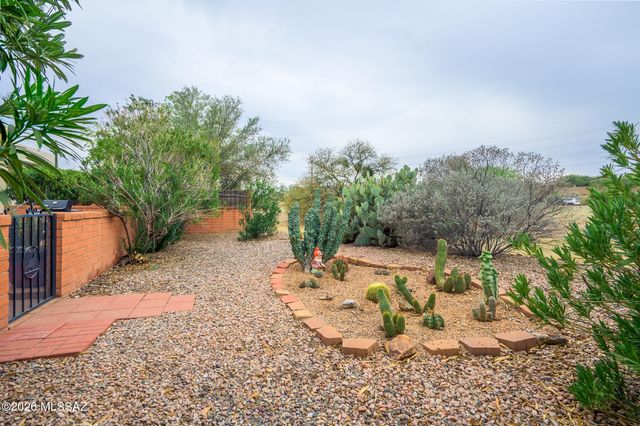 921 N Camino De Luz, Green Valley, AZ 85614