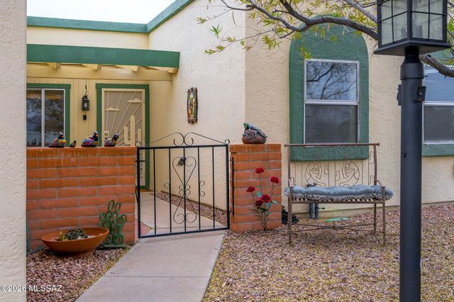 921 N Camino De Luz, Green Valley, AZ 85614