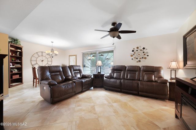 921 N Camino De Luz, Green Valley, AZ 85614