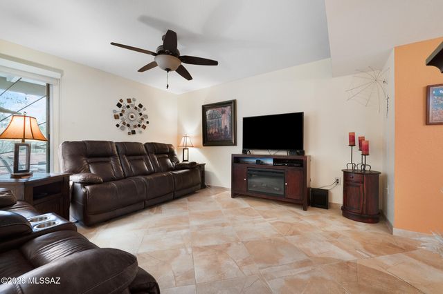 921 N Camino De Luz, Green Valley, AZ 85614