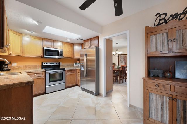 921 N Camino De Luz, Green Valley, AZ 85614