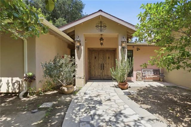 4908 Calvin Avenue, Tarzana, CA 91356